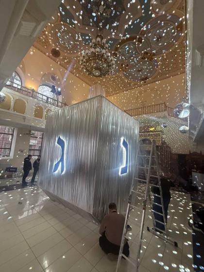 א ריזיגע דריידל, אויפגעשטעלט דורך חב"ד אין ראסטאוו