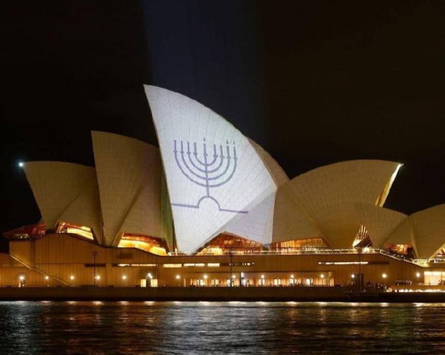 די סידני אפערא הויז, עטליכע מינוט צוריק, באלאכטן מ