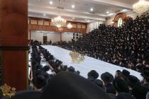 🌴בצל הקודש🌴
רבינו שליט"א בײ הדלקת נר חנוכה בבית מד