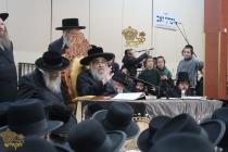 🌴בצל הקודש🌴
רבינו שליט"א בײ הדלקת נר חנוכה בבית מד