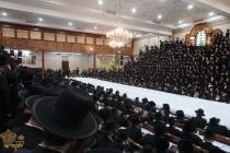 🌴בצל הקודש🌴
רבינו שליט"א בײ הדלקת נר חנוכה בבית מד