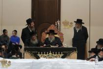 🌴בצל הקודש🌴
רבינו שליט"א בײ הדלקת נר חנוכה בבית מד