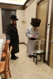 🌴בצל הקודש🌴
רבינו שליט"א ביי הדלקת נר חנוכה עש"ק ב