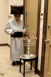 🌴בצל הקודש🌴
רבינו שליט"א ביי הדלקת נר חנוכה עש"ק ב