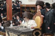 🌴בצל הקודש🌴
רבינו שליט"א בײ הדלקת נר חנוכה מוצ''ש 