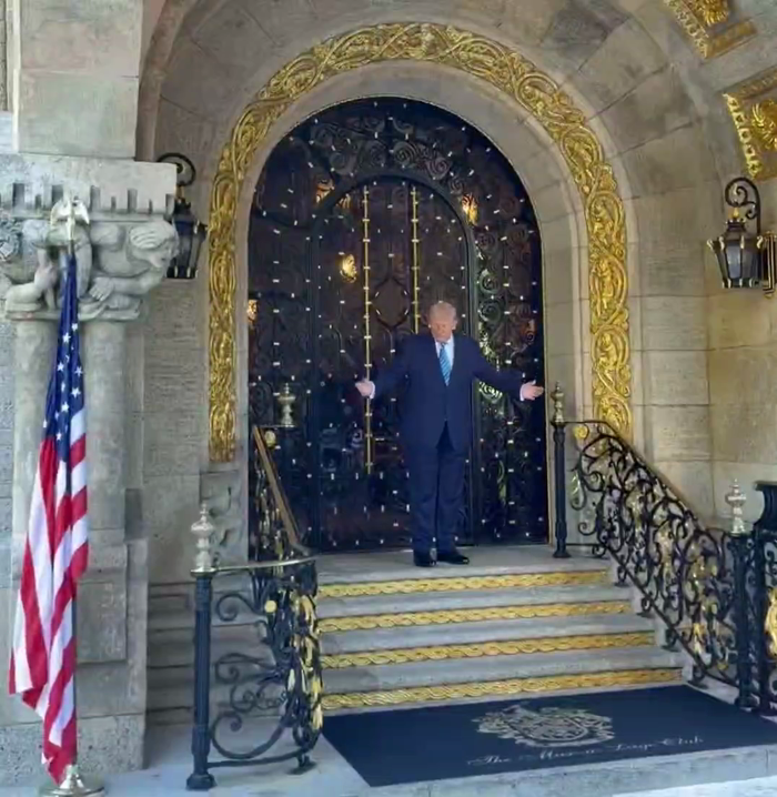 אוקראינע'ס פרעזידענט וולאדימיר זאלענסקי ווערט אויפ