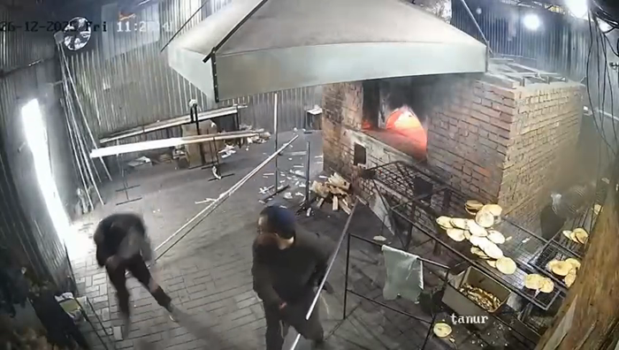 א רוסישע מיסיל האט אטאקירט א אידישע מצה בעקעריי אי