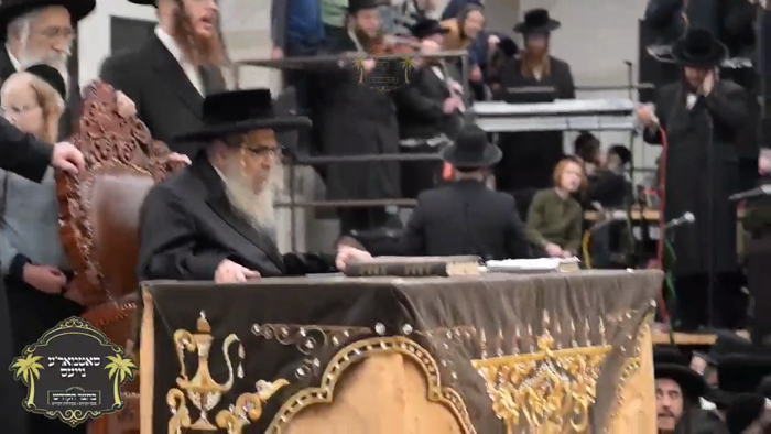 ניגוני התעוררות ביים מעמד מרומם בשירה וזמרה נאך די