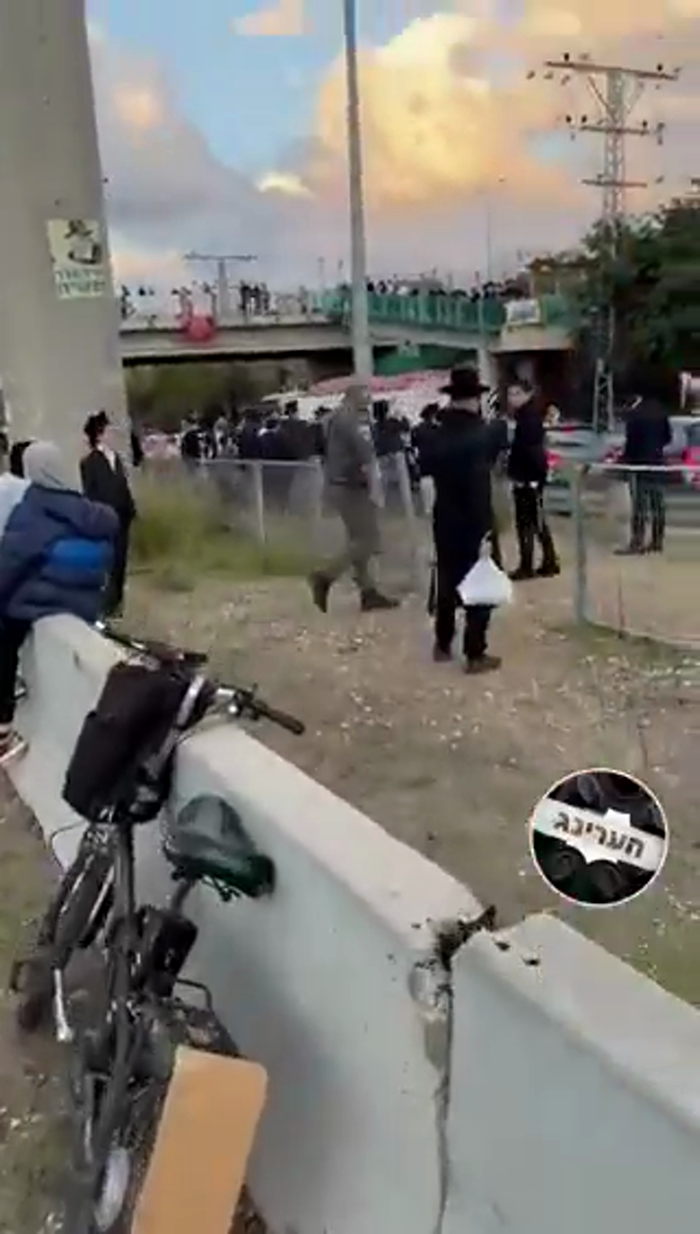 א פאליציי אפיציר אין בני ברק איז געשטעלט געווארן א