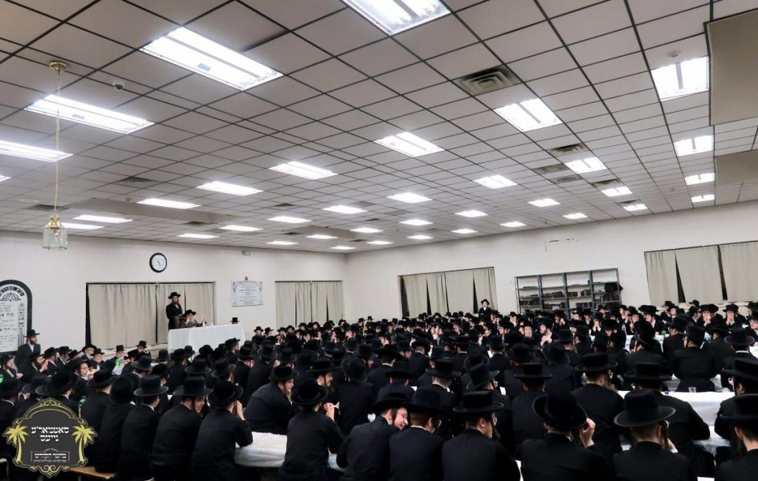 כ''ק רבינו הגה''ק שליט"א ביים שלחן הטהור לכבוד זאת