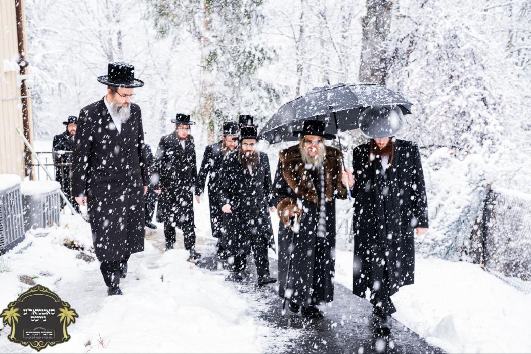 כ''ק רבינו הגה''ק שליט''א ביים מסיבת לחיים נאכן יצ