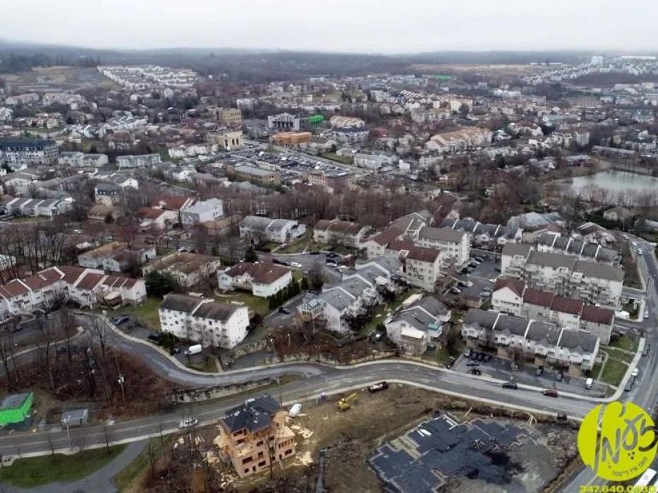 קרית יואל - תושבי העיר האבן מיט פרייד אויפגענומען 