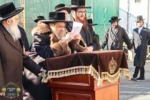 כ''ק רבינו הגה''ק שליט"א ביי תפילת שחרית און מעמד 