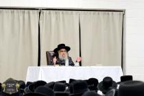 כ''ק רבינו הגה''ק שליט"א ביים שלחן הטהור לכבוד זאת