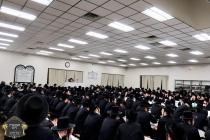 כ''ק רבינו הגה''ק שליט"א ביים שלחן הטהור לכבוד זאת