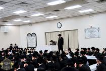 כ''ק רבינו הגה''ק שליט"א ביים שלחן הטהור לכבוד זאת