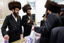 אנשי שלומינו ביים זיך אנשליסן אלץ "איחוד מעמבער"
ב