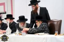 כ''ק רבינו הגה''ק שליט"א ביים שלחן הטהור לרגל די ה