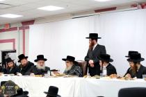 כ''ק רבינו הגה''ק שליט"א ביים שלחן הטהור לרגל די ה