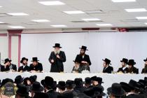 כ''ק רבינו הגה''ק שליט"א ביים שלחן הטהור לרגל די ה