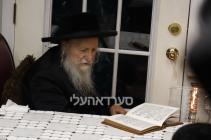 חנוכה בצל הקודש