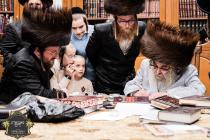 כ''ק רבינו הגה''ק שליט''א ביי התחלת כתיבת ספר תורה