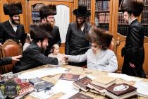 כ''ק רבינו הגה''ק שליט''א ביי התחלת כתיבת ספר תורה