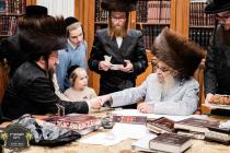 כ''ק רבינו הגה''ק שליט''א ביי התחלת כתיבת ספר תורה