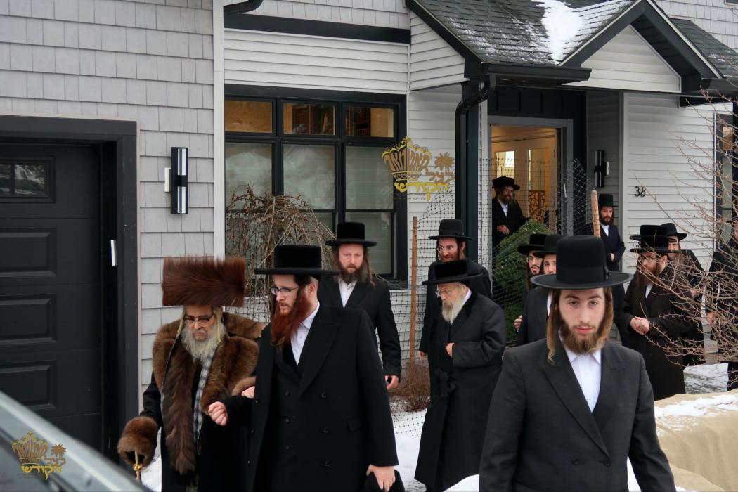 🌴בצל הקודש🌴 
רבינו שליט''א אויף א ביקור גומלין ביי