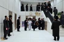 🌴בצל הקודש🌴 
רבינו שליט"א ביים זיך אומקוקן אויף די