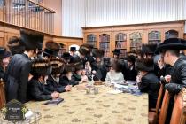 חתימת שטרות מוצ"ש בביתו נאוה קודש פון כ''ק רבינו ה