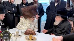 כ''ק רבינו הגה''ק שליט''א בביקור גומלין אצל כ''ק א