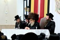 🌴בצל הקודש🌴 
רבינו שליט"א ביים מסיבת לחיים היינט נ