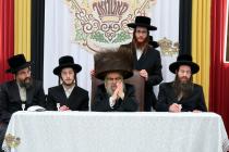 🌴בצל הקודש🌴 
רבינו שליט"א ביים מסיבת לחיים היינט נ