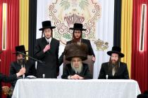 🌴בצל הקודש🌴 
רבינו שליט"א ביים מסיבת לחיים היינט נ