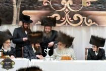 כ''ק רבינו הגה''ק שליט"א ביים שמחת השבע ברכות בחצר