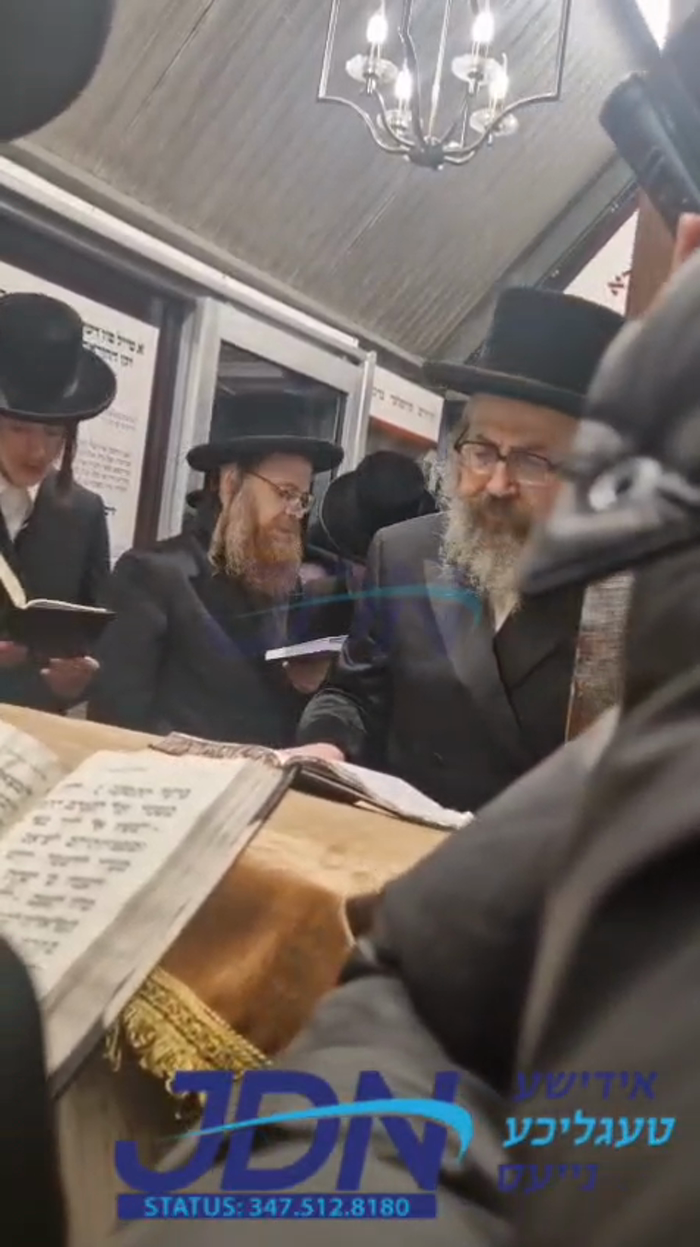 האדמו"ר מוויזניץ לאנדאן איז מתפלל ביים ציון פון הר