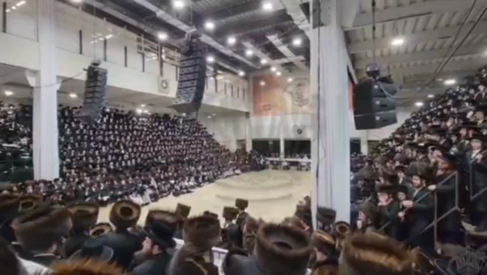 קול רנה וישועה באהלי צדיקים

אלפי חסידים ביים פייע