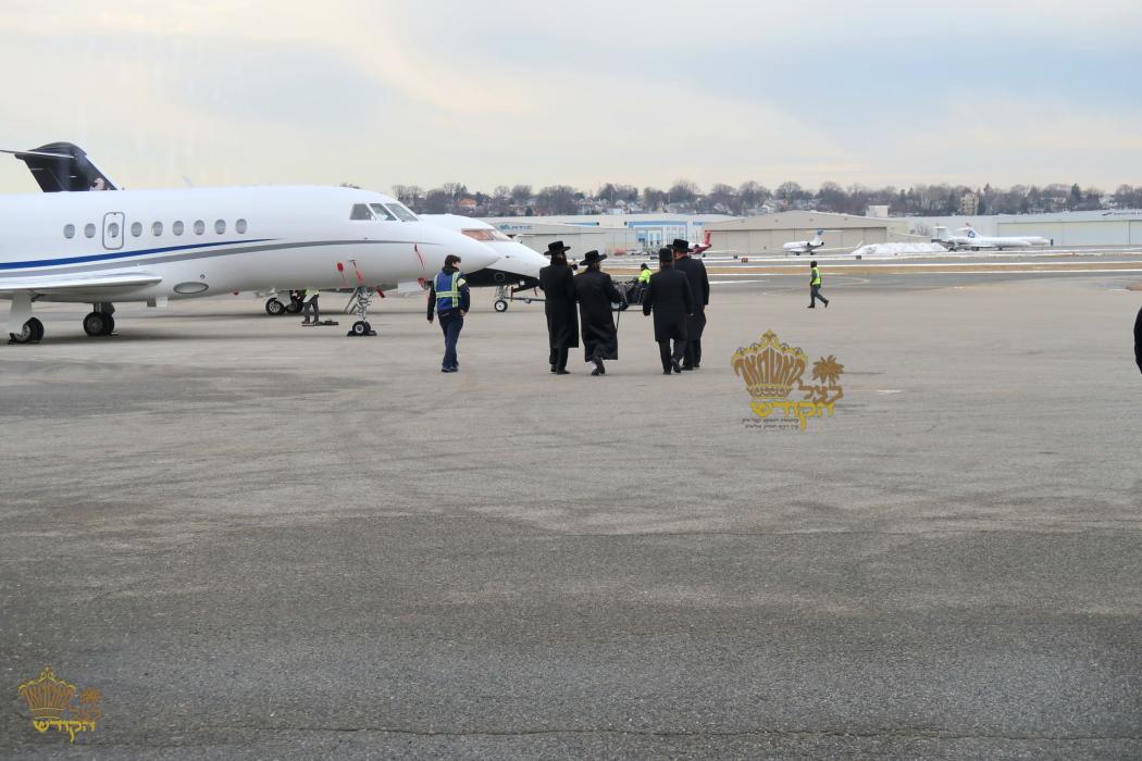 🌴בצל הקודש🌴 
רבינו שליט"א ביים פארלאזן ביתו נאוה ק