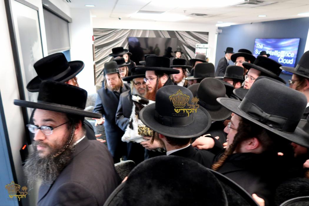 🌴בצל הקודש🌴 
רבינו שליט"א ביים פארלאזן ביתו נאוה ק