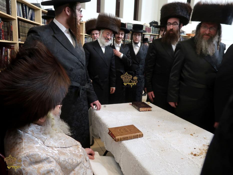 🌴בצל הקודש🌴
רבינו שליט"א ביי אמירת א גוטע וואך נאך