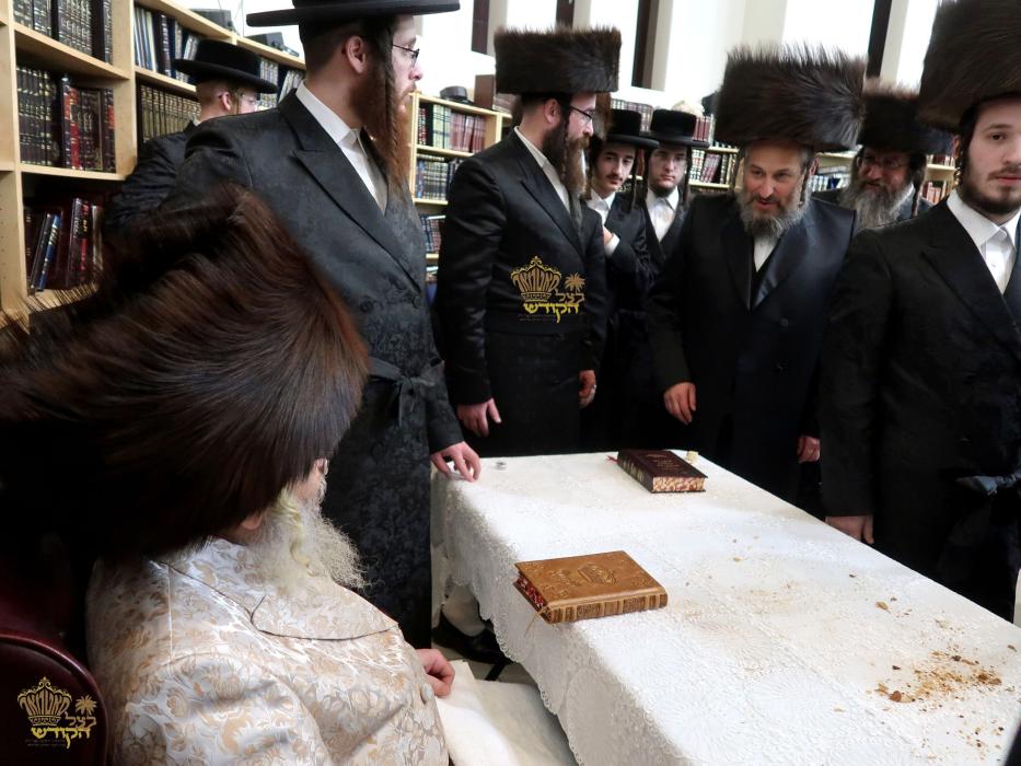 🌴בצל הקודש🌴
רבינו שליט"א ביי אמירת א גוטע וואך נאך