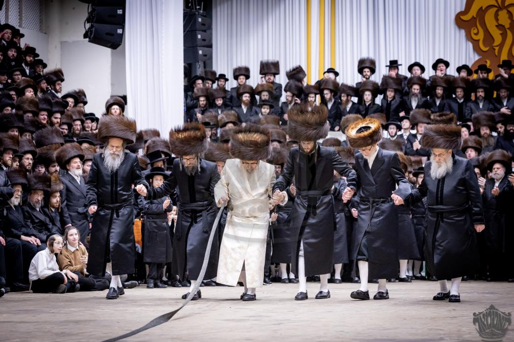 שמחת בית סאטמאר

שמחת החתונה בחצרות קדשינו, נכדת כ