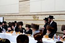 🌴בצל הקודש🌴 
רבינו שליט"א ביים ברית לבן הנולד אצל 