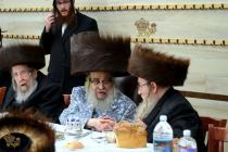 🌴בצל הקודש🌴 
רבינו שליט"א ביים ברית לבן הנולד אצל 