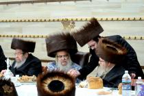 🌴בצל הקודש🌴 
רבינו שליט"א ביים ברית לבן הנולד אצל 