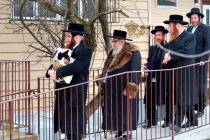 🌴בצל הקודש🌴 
רבינו שליט"א ביים פארלאזן ביתו נאוה ק