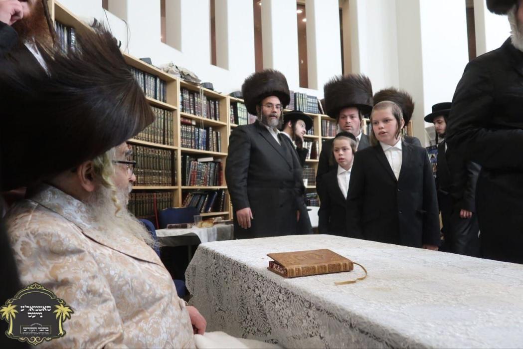 כ''ק רבינו הגה''ק שליט"א ביי של''ס מעריב והבדלה בע