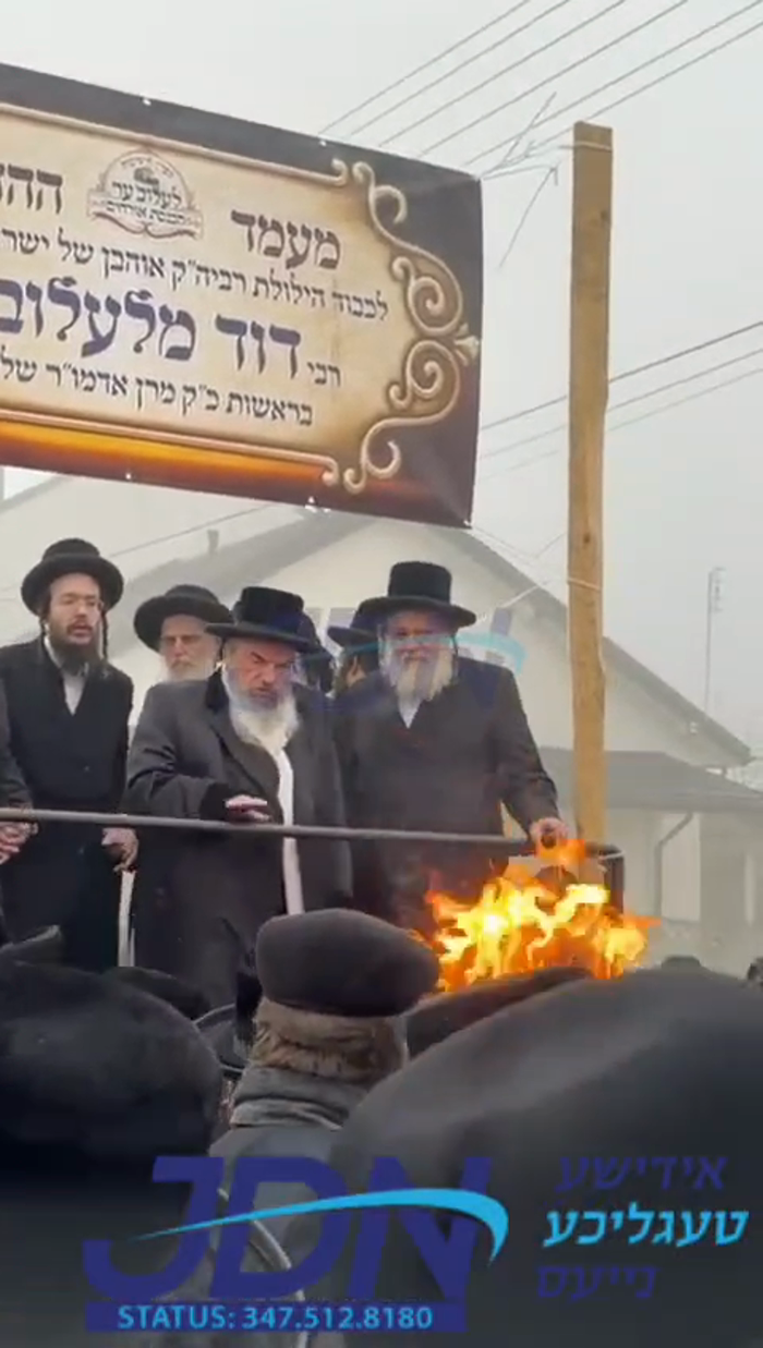 האדמו"ר מלעלוב ביים הדלקה און ריקודין נאכן עליה לצ
