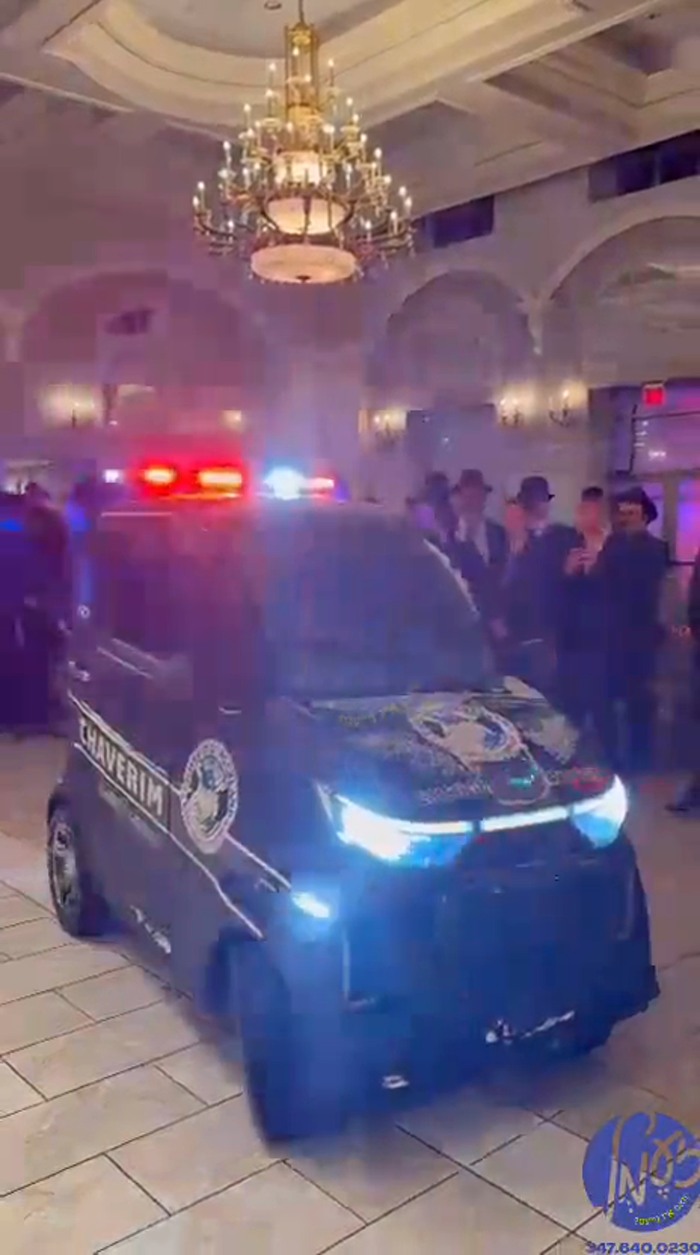 מאנסי - נעכטן נאכט ביי א חתונה פון א חברים וואלונט